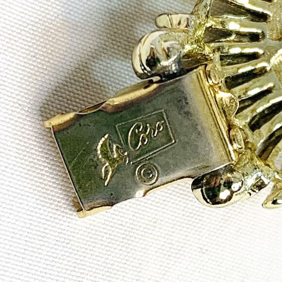 Vtg Coro Gold Tone Metal Bracelet Fold Over Clasp Signed 7" Scallop Fan Links - Picture 5 of 6